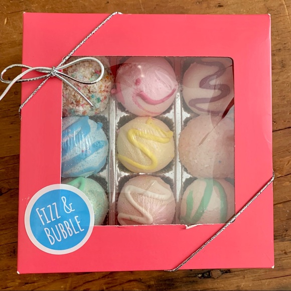 Fizz & Bubble Other - Fizz & Bubble Assorted Bath Fizzy Truffles